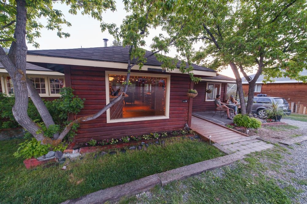 North Yellowstone Lodge And Hostel