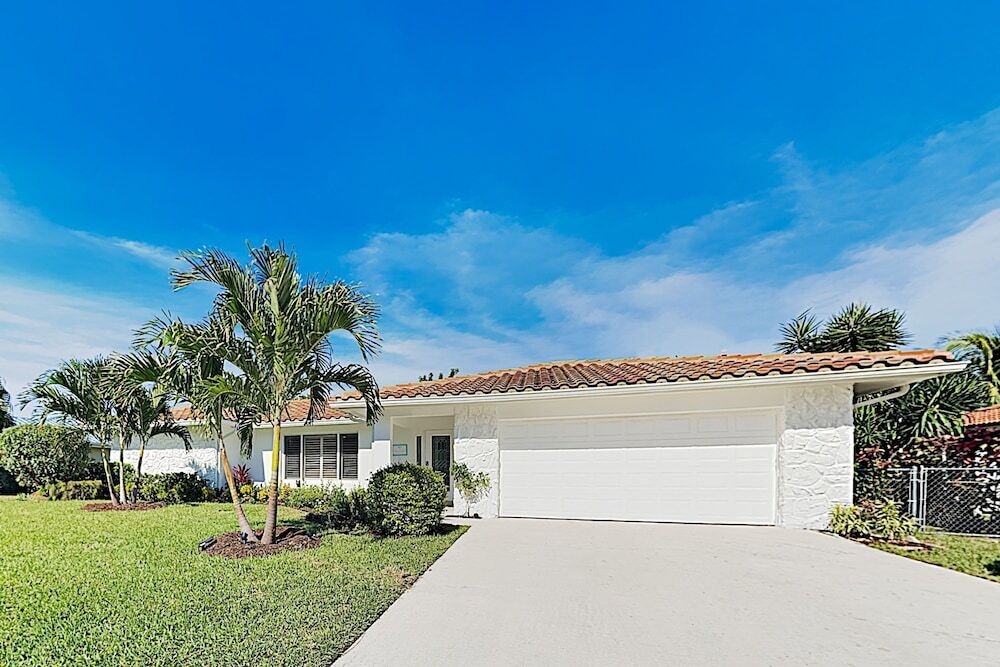 New Listing! Eden By The Sea Beach W/ Pool 3 Bedroom Home