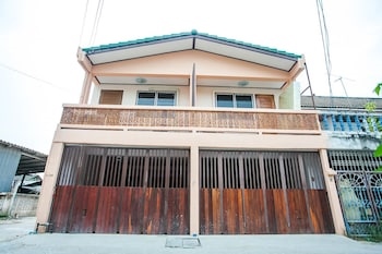 Nicely Decorated House Near Dmk Airport