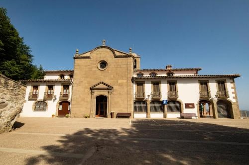 Santuari De La Salut De Sant Feliu De Pallerols
