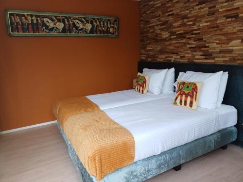 East Meets West Bed And Breakfast (Adults Only)