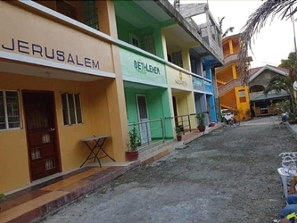 Shalom Guest House and Resto Bar