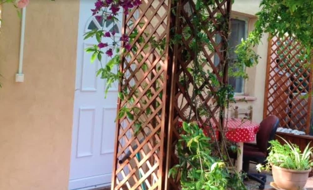 Studio In Ceyreste With Enclosed Garden And Wifi