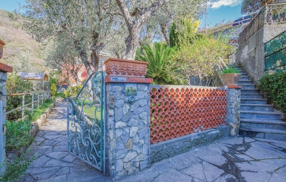 Stunning Home In Pieve Ligure With Wifi And 2 Bedrooms