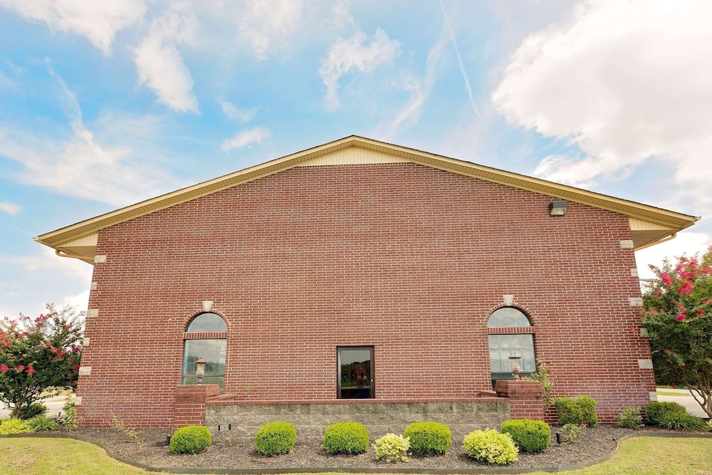 Super 8 by Wyndham Hazen