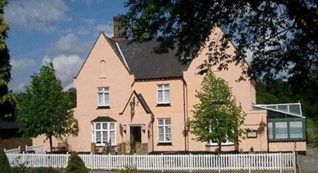 Papillon Woodhall Arms