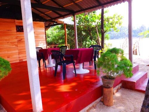 Paradiso Beach Cabanas