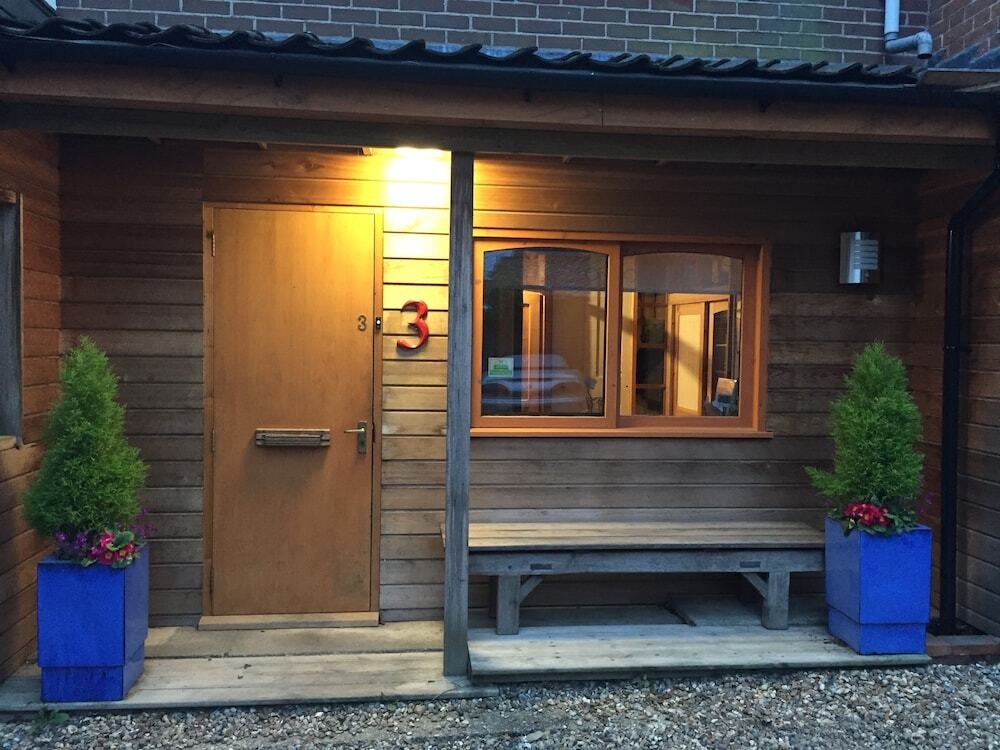 Rooms At No Three-Chameleon House