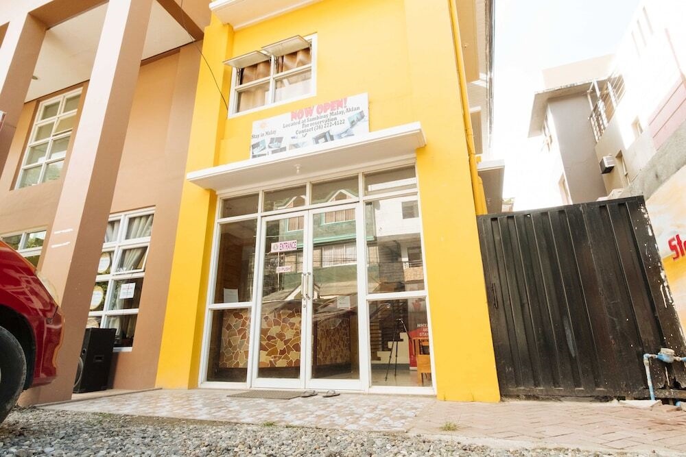 RedDoorz near Caticlan Airport