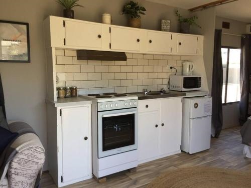 Cute Private Studio Flat With Aircon!