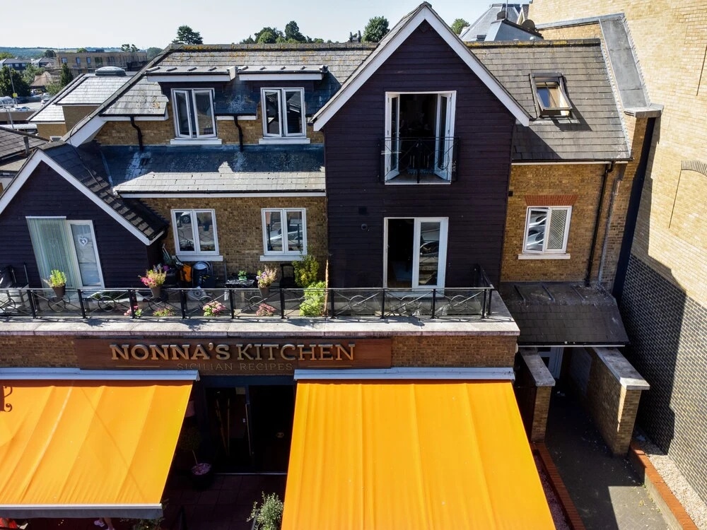 Velvet 1-Bedroom Penthouse, Clockhouse, Hoddesdon