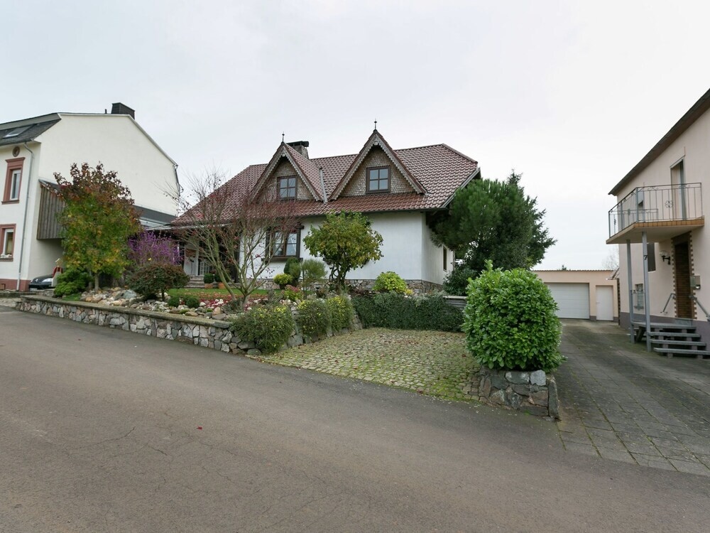 Warm Apartment in Bombogen Germany with Private Parking