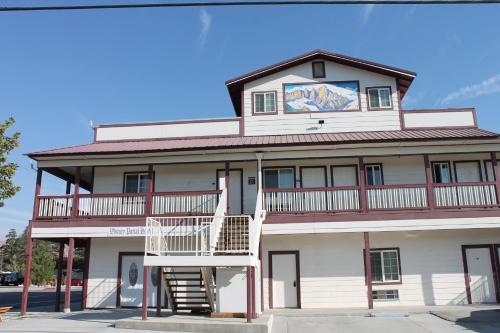 Whitney Portal Hostel And Hotel