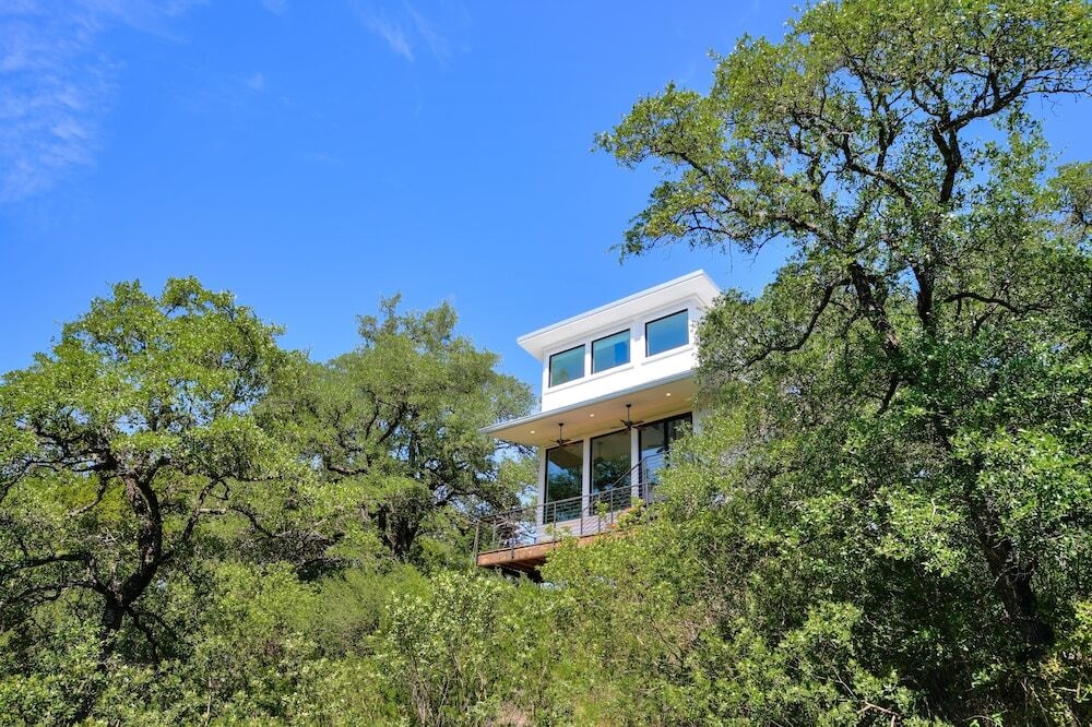 The Arrive Clifftop Estate 5 Bedrooms 5.5 Bathrooms Home