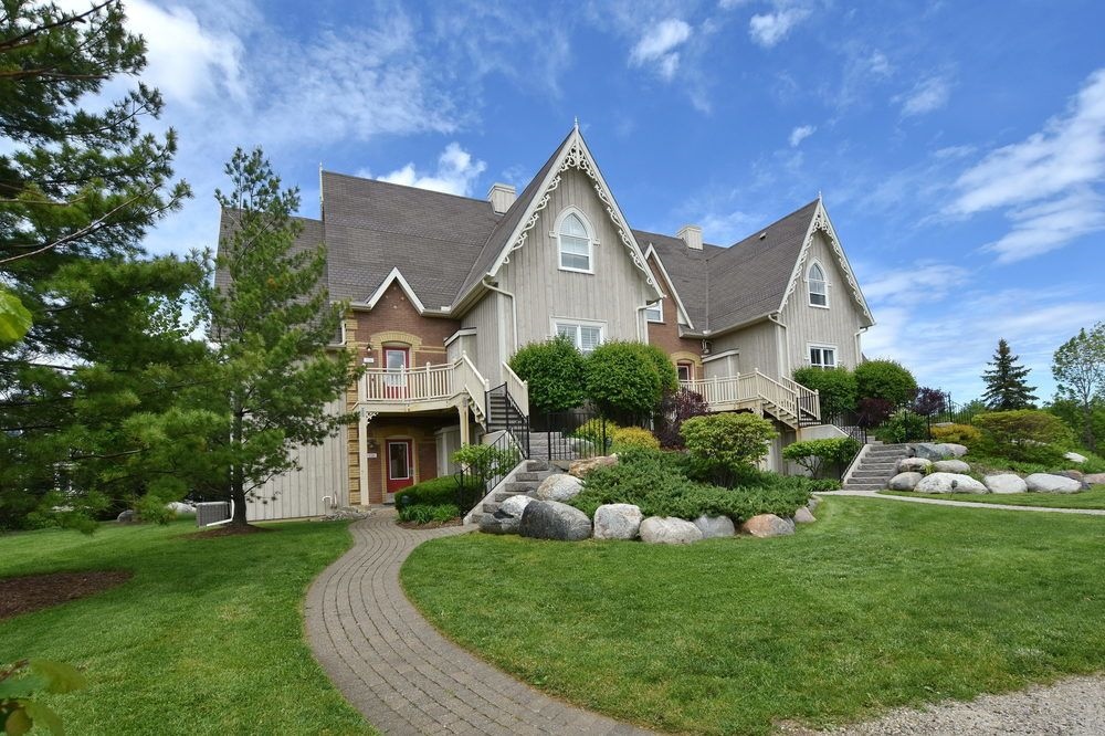 The Lodges At Blue Mountain - Historic Snowbridge Condos