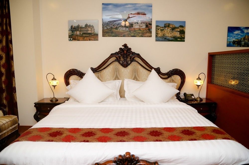 The Palace Suites Hotel