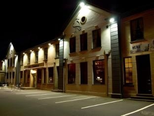 The Raven Hotel - Inn