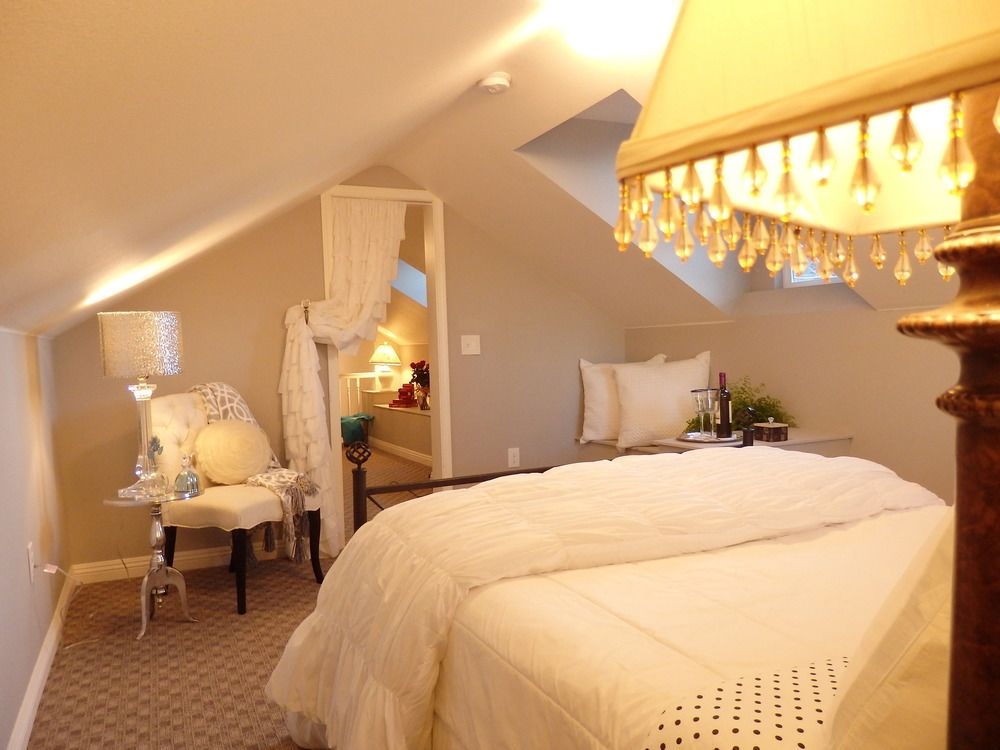 Rhinestone Rose Inn & Wellness Center