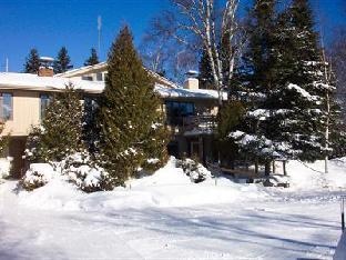 Thomsonite Beach Inn & Suites