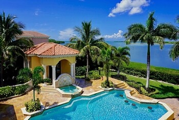 Tierra Verde St Petersburg Waterfront Estate by Techtravel