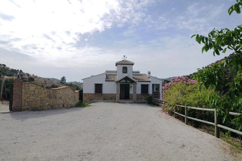 Villa With In Riogordo With Wonderful Mountain View Priva