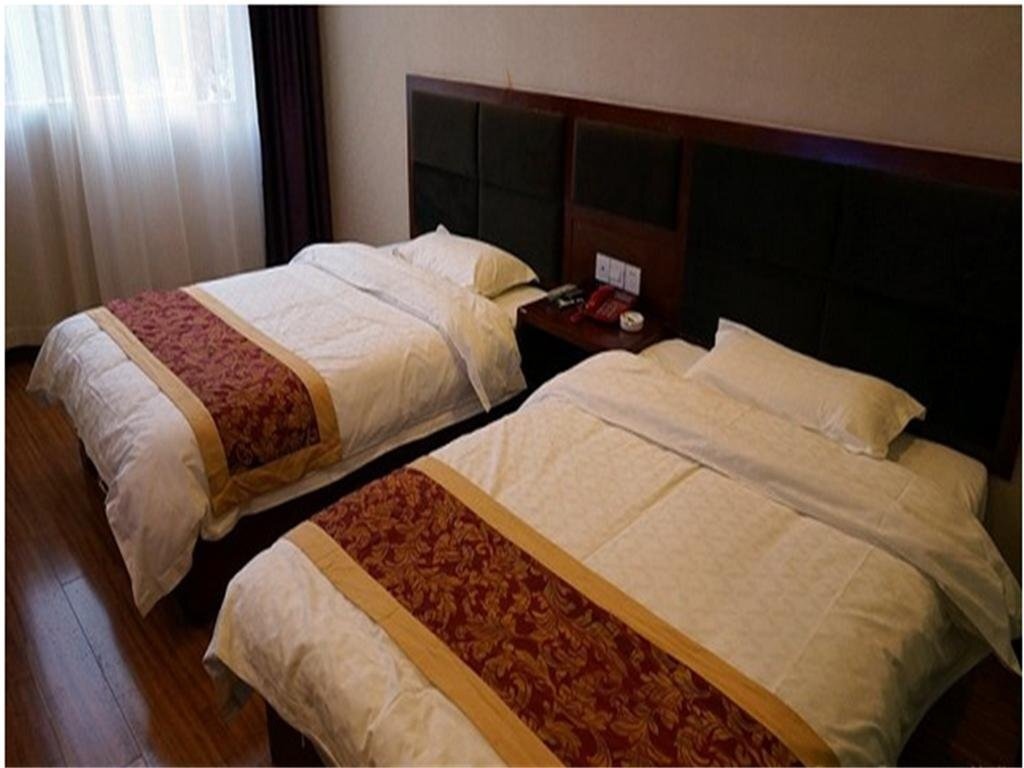 Zhongxiang Tianyue Business Hotel