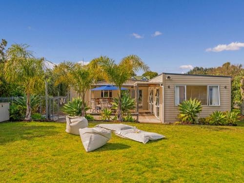 Oysters Retreat - Cooks Beach Holiday Home