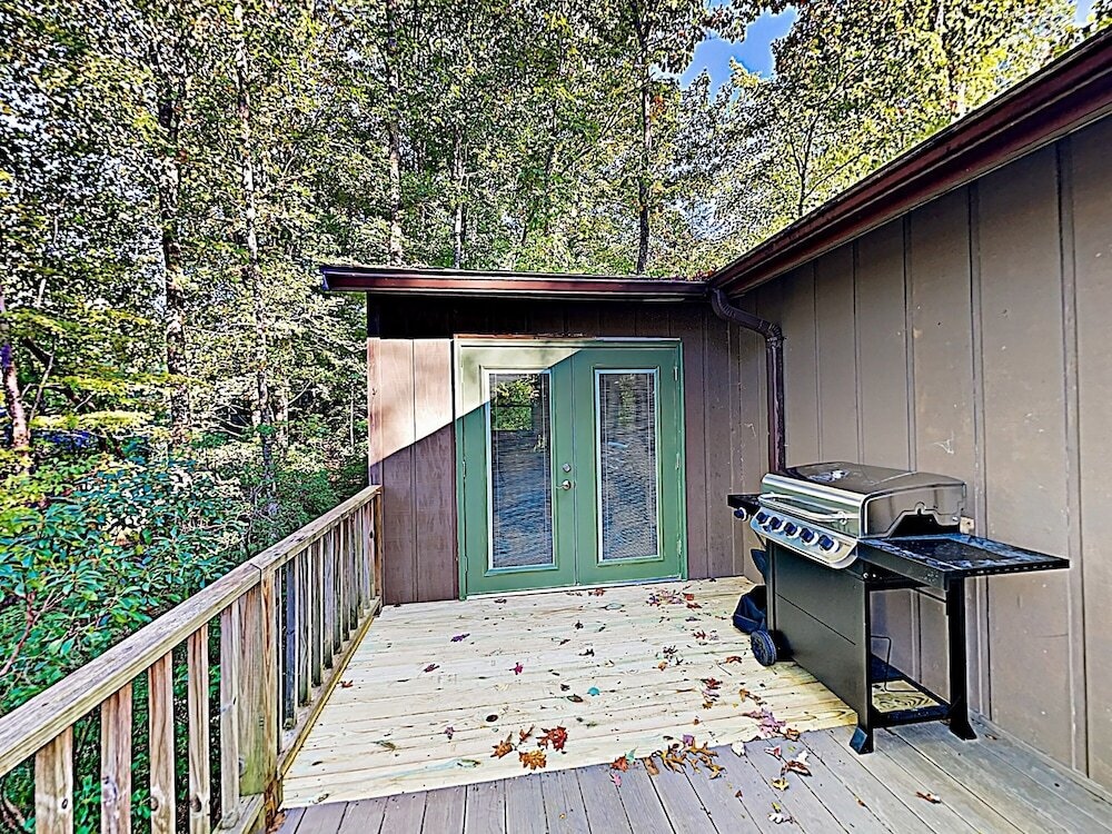 New Listing! The Chocolate W/ Kayaks 2 Bedroom Home