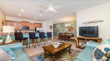 4 Bedroom 3 Bath Town Home With Pool In Paradise Palms Resort