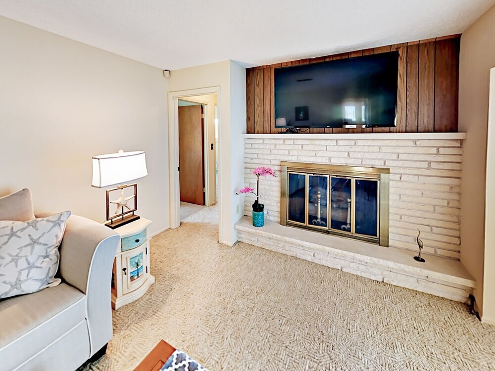 701 Emerald Harbor Drive Home 3 Bedrooms 2 Bathrooms Home