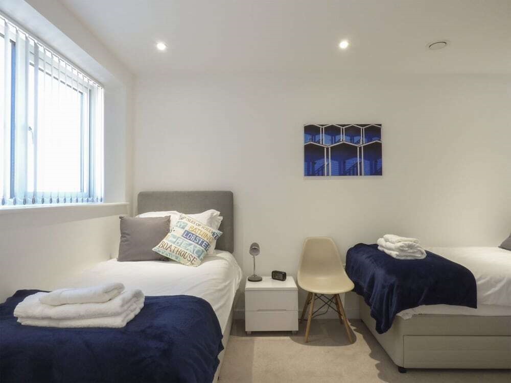 Flat 1, One Lusty Glaze