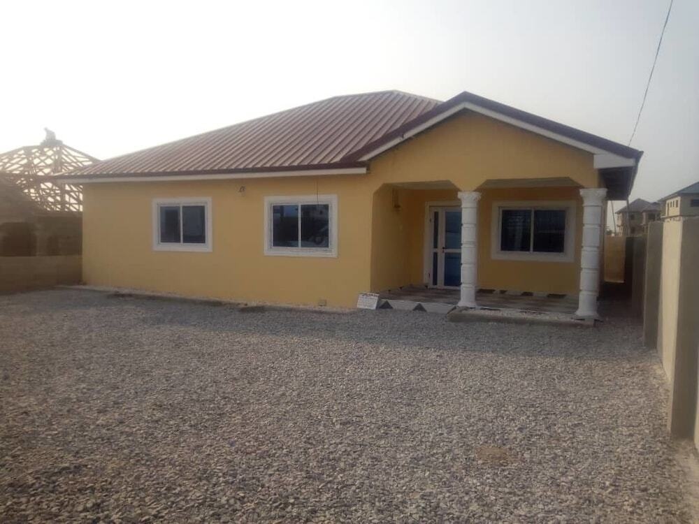 3 bedroom Executive House Ensuite