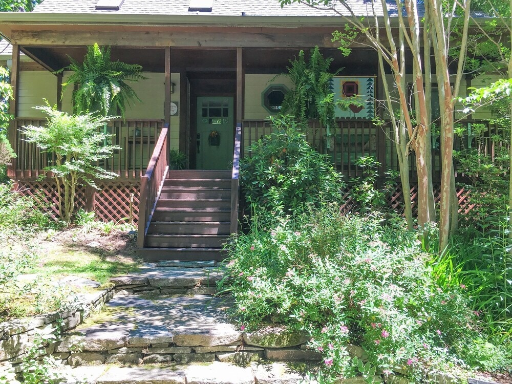 2637 Pisgah Forest - 3 Br Home