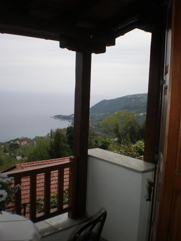 Om Living Pelion