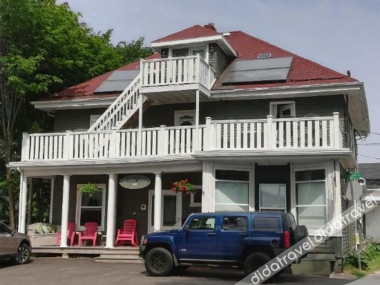 Colonial Charm Inn Bed & Breakfast