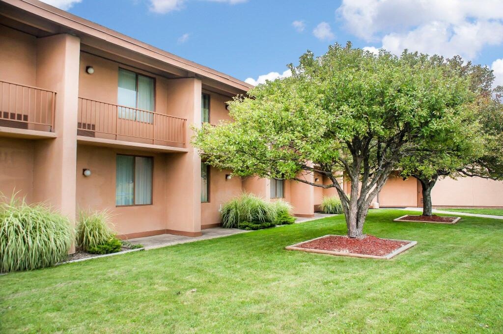 Clarion Buffalo Airport