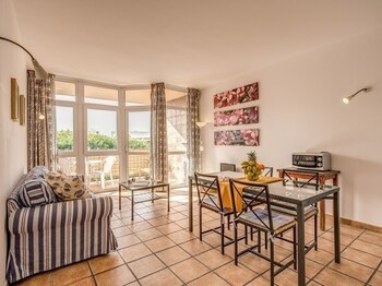 Arguineguin Patio Granada