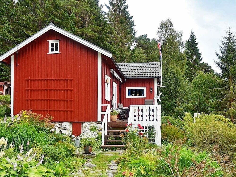 5 Person Holiday Home In Molde