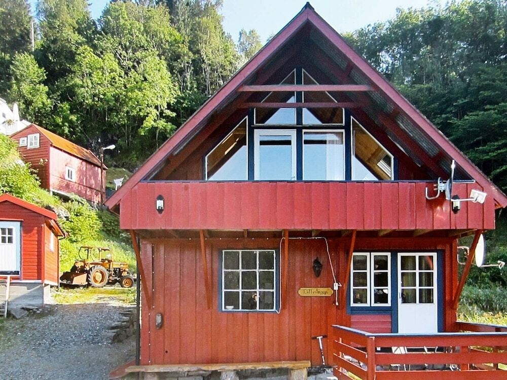 5 Person Holiday Home In Lonevag