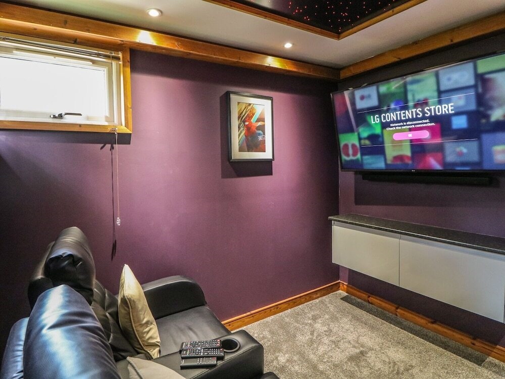 5 Faraway Fields, Liskeard