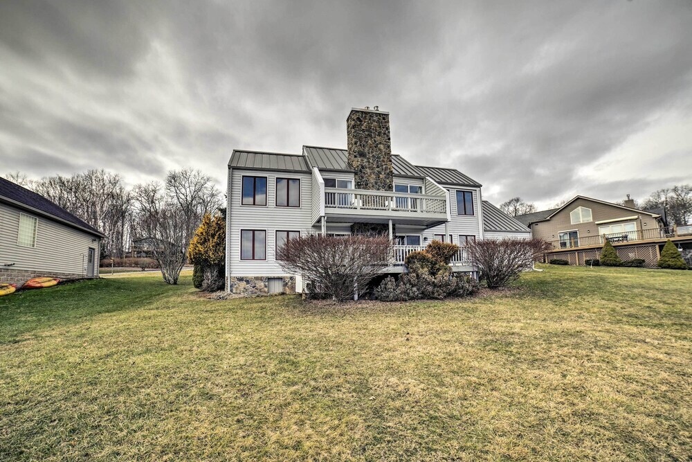 Alpine Lake Resort Home: Stunning Lake Views!