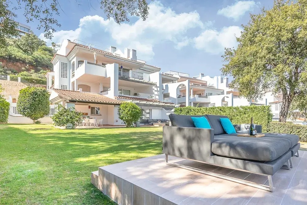 Apt Mairena Forest sea View & Pool