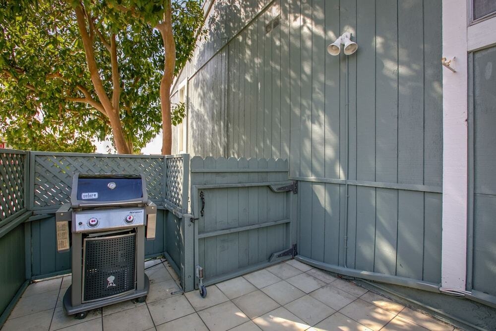 3Br W/ Patio & Grill - 1 Mile To Beach & Pier Ave 3 Bedroom Townhouse