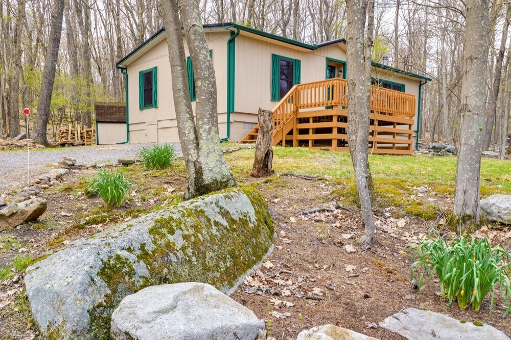 Alpine Lake Resort Cabin Rental W/ Pool Access!