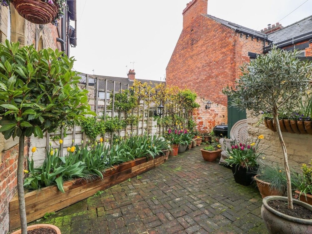 30 High St. Agnesgate