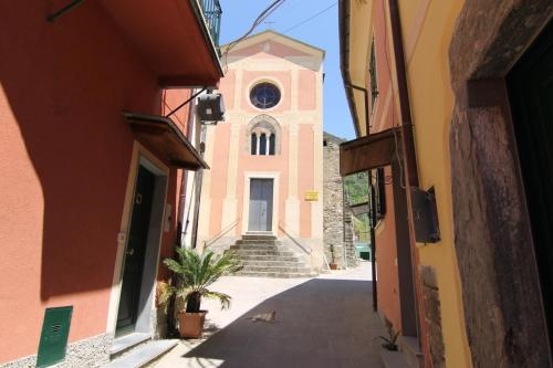 5 Lands Yellow Cottage