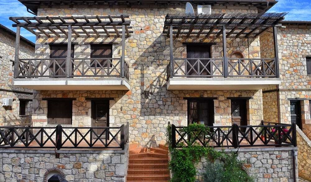 An Amaizing Villa Close To The Beach Offering A Freat Vacational Experience