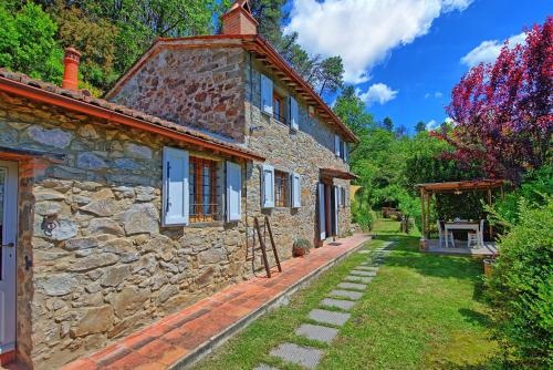 Casale Di Cozzile By Posarellivillas