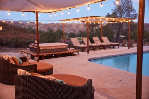 Bed & Barrel At Stonehouse Cellars