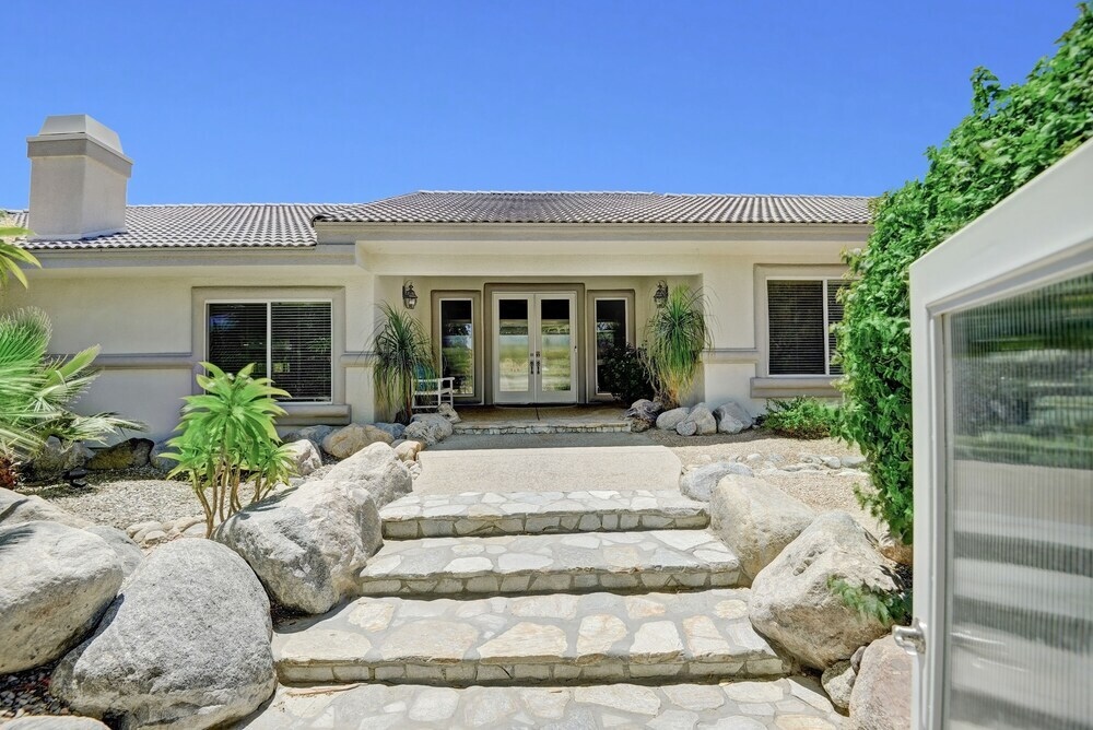 77545 Robin Road House 5 Bedrooms 5.5 Bathrooms Home